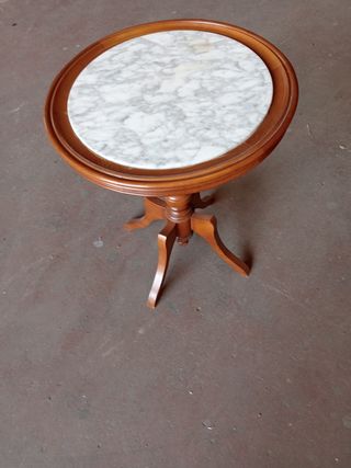 Mesita redonda mármol-madera