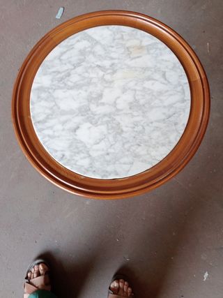 Mesita redonda mármol-madera