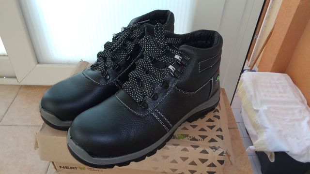 scarpe antinfortunistiche da lavoro o per montagna