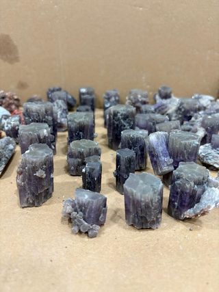 Aragonite viola grezza - Minerali
