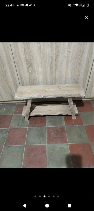 Banquito rústico de madera