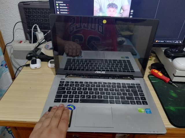 ASUS Vivobook S451L - Portátil para reparar