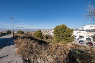 Terreno en venta en Zubia (La)