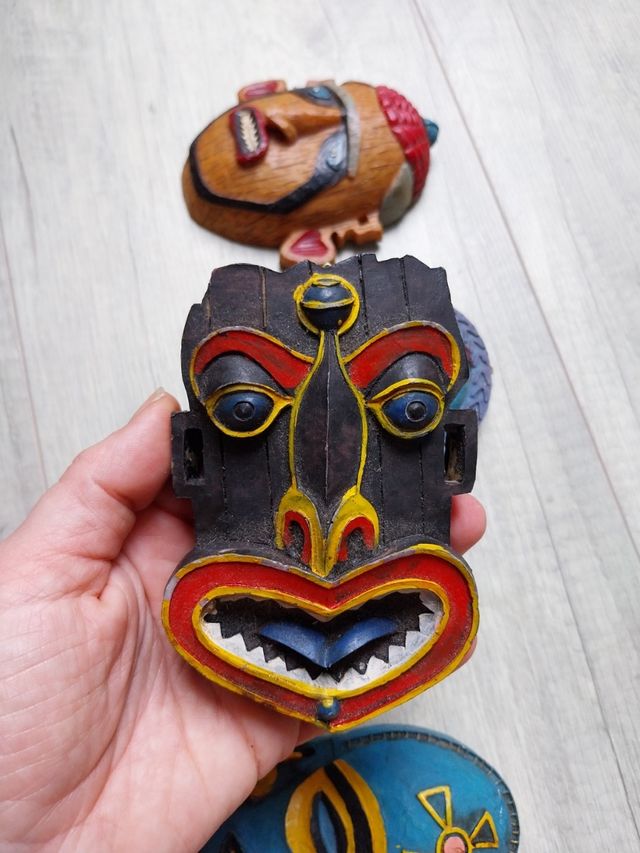 Máscaras tribales. Parecen de resina