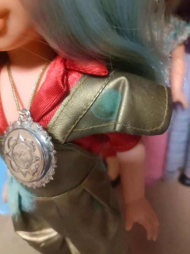 Nancy Selene con difícil traje dorado