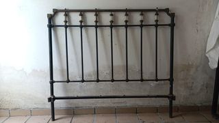 Cabecero antiguo hierro y cerámica