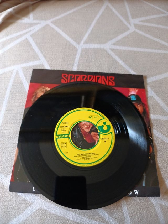 Scorpions - Living for Tomorrow Single