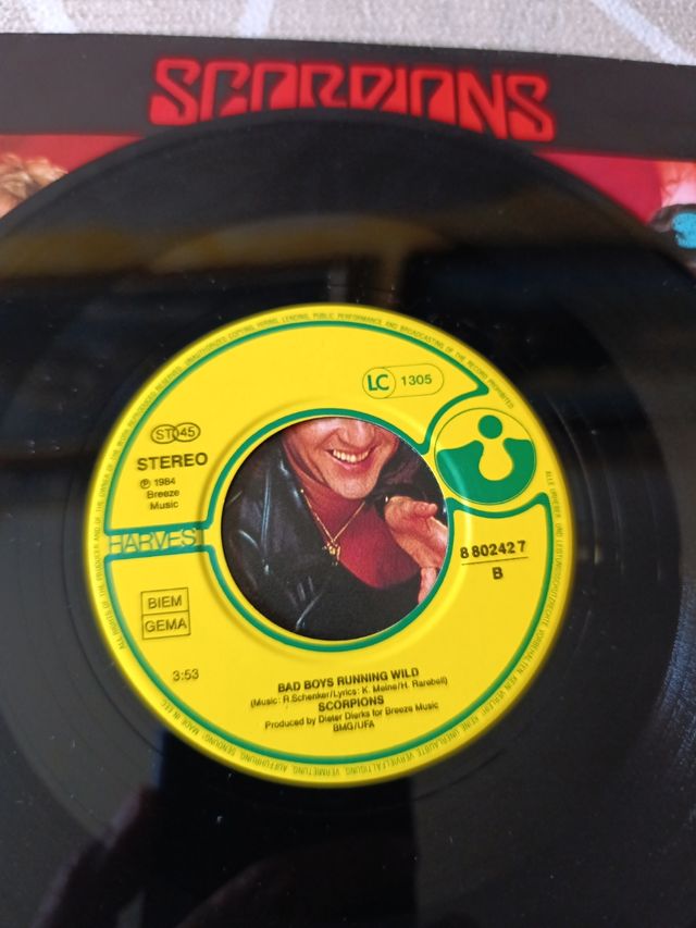 Scorpions - Living for Tomorrow Single