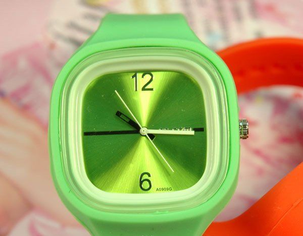 Orologio analogico quadrato in silicone multicolore