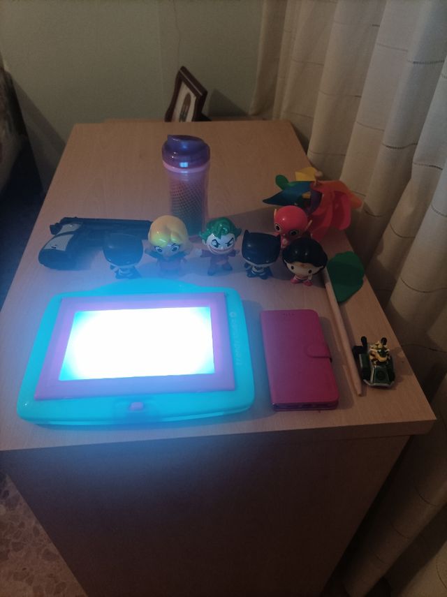 Lote juguetes DC + pizarra