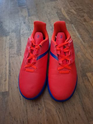 Zapatillas fútbol niño rojas-azules , talla 34