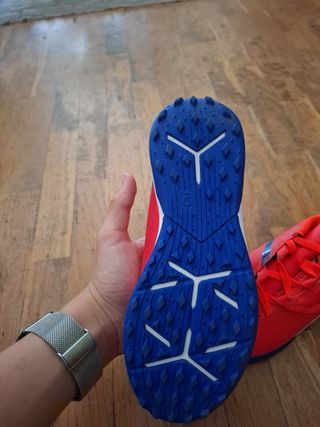 Zapatillas fútbol niño rojas-azules , talla 34