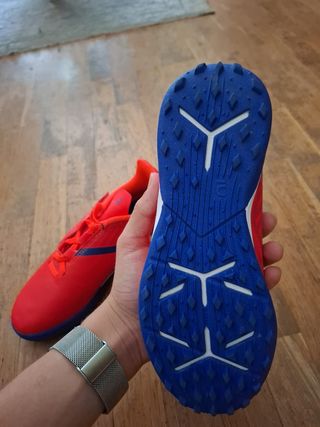 Zapatillas fútbol niño rojas-azules , talla 34