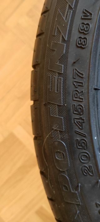 Neumático Bridgestone 205/45 R17 88V