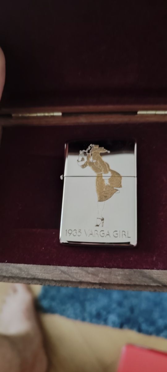 2 Zippo 1935 Varga Girl