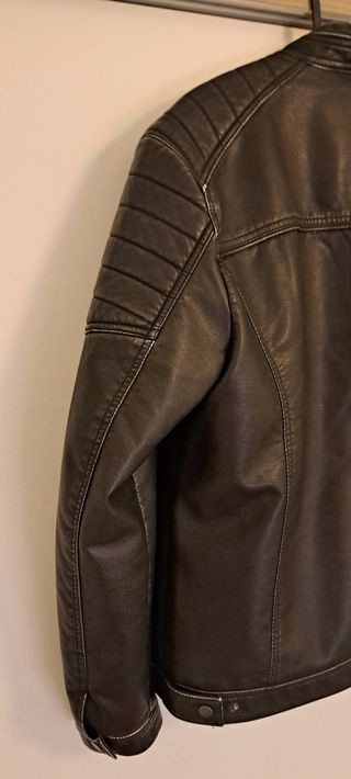 Chaqueta cuero negra