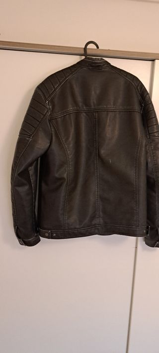 Chaqueta cuero negra