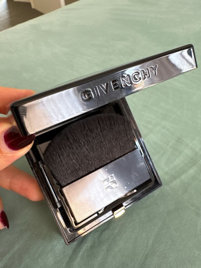Givenchy Prisme Libre Bronzer Powder - 001 Mousseline Bronzée Polvo compacto bronceador y esculpidor. Nuevo, sin uso.