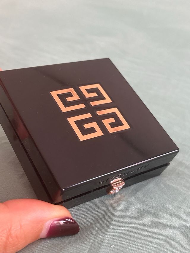 Givenchy Prisme Libre Bronzer Powder - 001 Mousseline Bronzée Polvo compacto bronceador y esculpidor. Nuevo, sin uso.