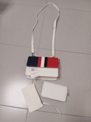 Bolso  blanco azul y rojo.