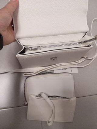 Bolso  blanco azul y rojo.