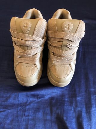 Zapatillas beige Bershka