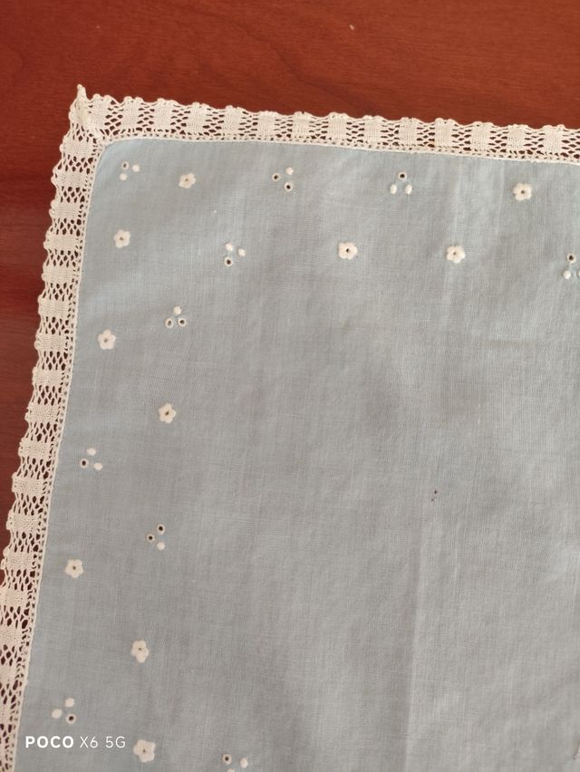 Pañuelo antiguo bordado