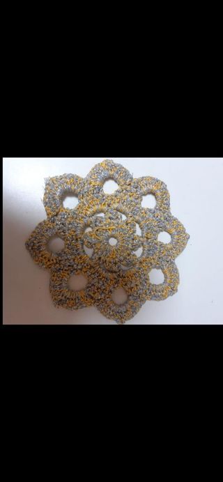 Centrotavola uncinetto argento-giallo Fiore