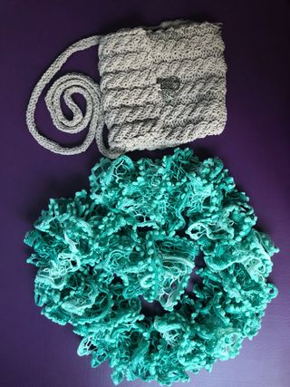 Bolso gris & bufanda turquesa
