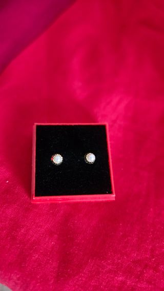 Pendientes de oro y perla para bebés