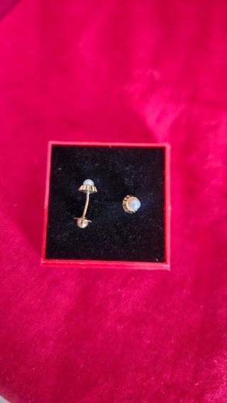 Pendientes de oro y perla para bebés