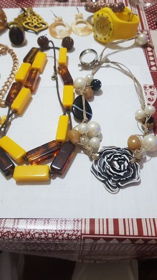 Set bigiotteria marrone e giallo