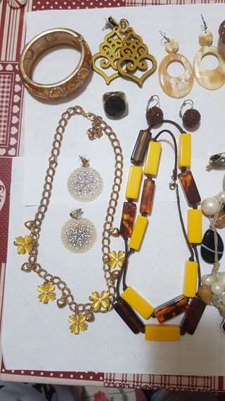 Set bigiotteria marrone e giallo