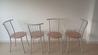 4 Sillas de Metal y Madera