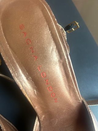 Zapatos Sacha London tacón beige