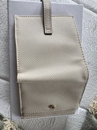 Tarjetero Guess beige