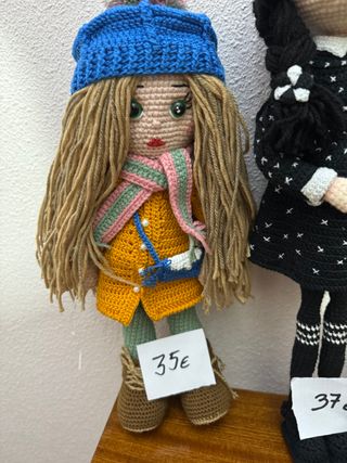 Muñeca amigurumi tejida a crochet
