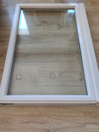 Ventana PVC blanca grande