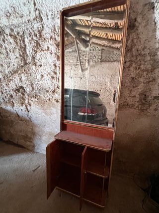 Mueble con espejo para entrada de casa