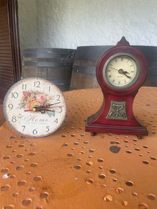 2 Relojes antiguos decorativos