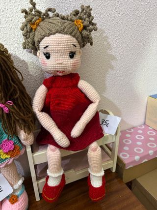 Muñeca amigurumi tejida a crochet