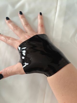 Mitones látex negro cortos (1)