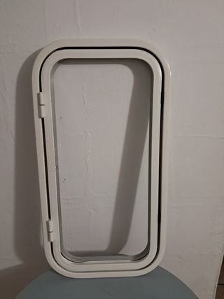Ventana caravana blanca