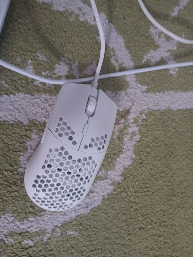 Teclado y ratón gaming Trust blancos