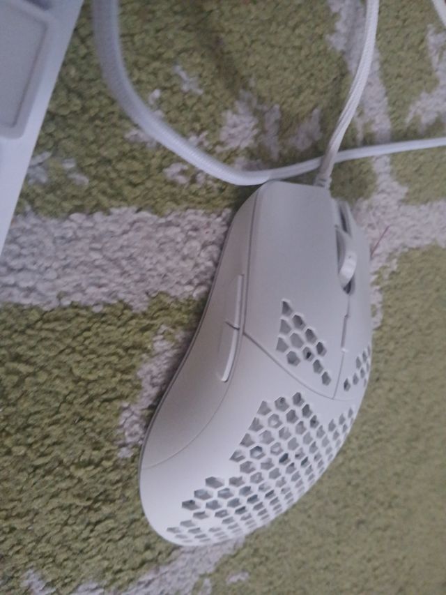 Teclado y ratón gaming Trust blancos