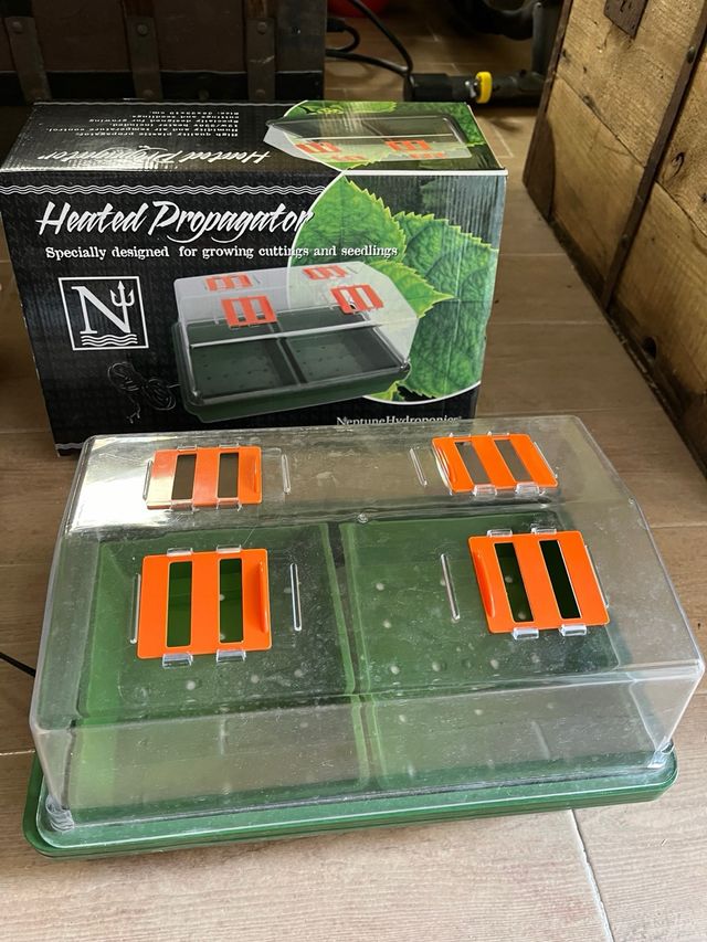 Propagador térmico para setas y esquejes.