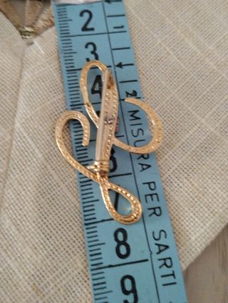 Spilla lettera oro 18 carati vintage
