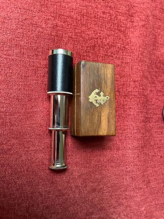 Catalejo antiguo con caja