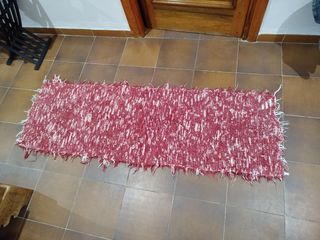 Alfombra roja y blanca - 1 ud.