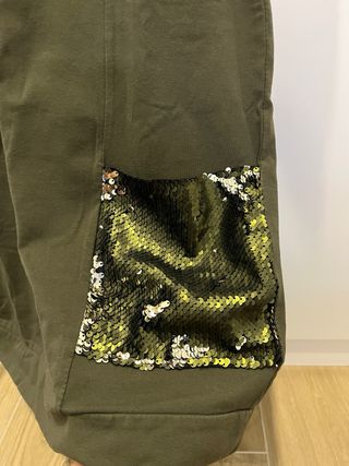 Camiseta larga verde oliva con lentejuelas